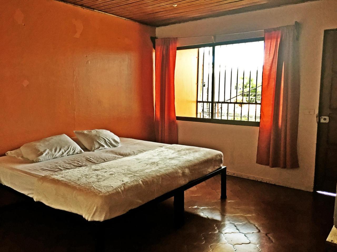 Hostel Trotamundos Alajuela Exterior foto